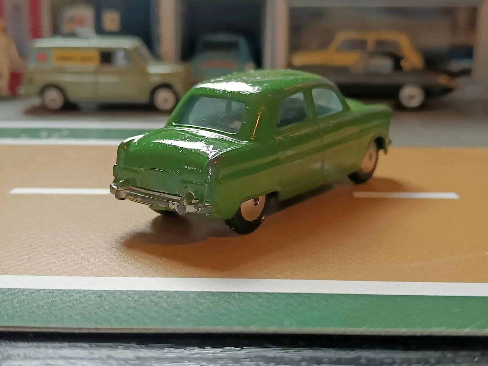 200M Ford Consul in green