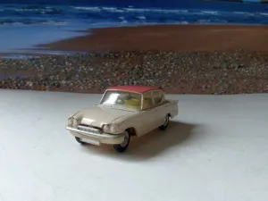 234 Ford Consul Classic with free spinning wheels