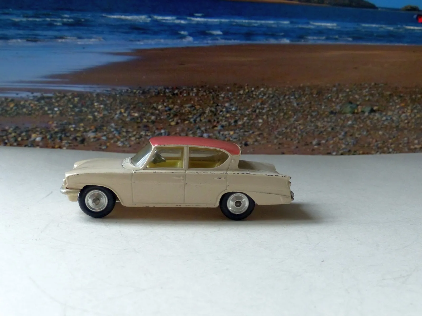 234 Ford Consul Classic with free spinning wheels