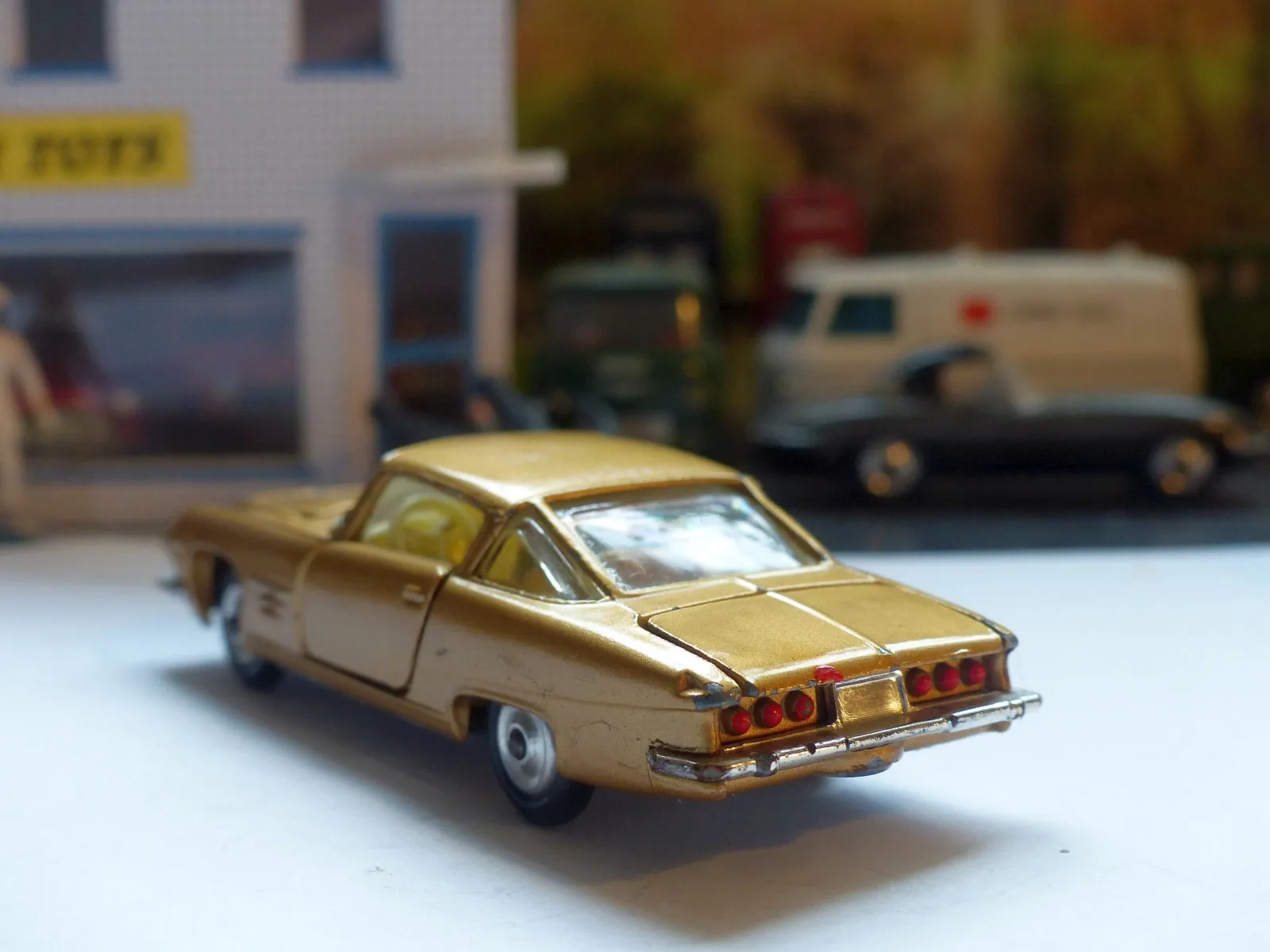 241 Ghia L6.4 in gold