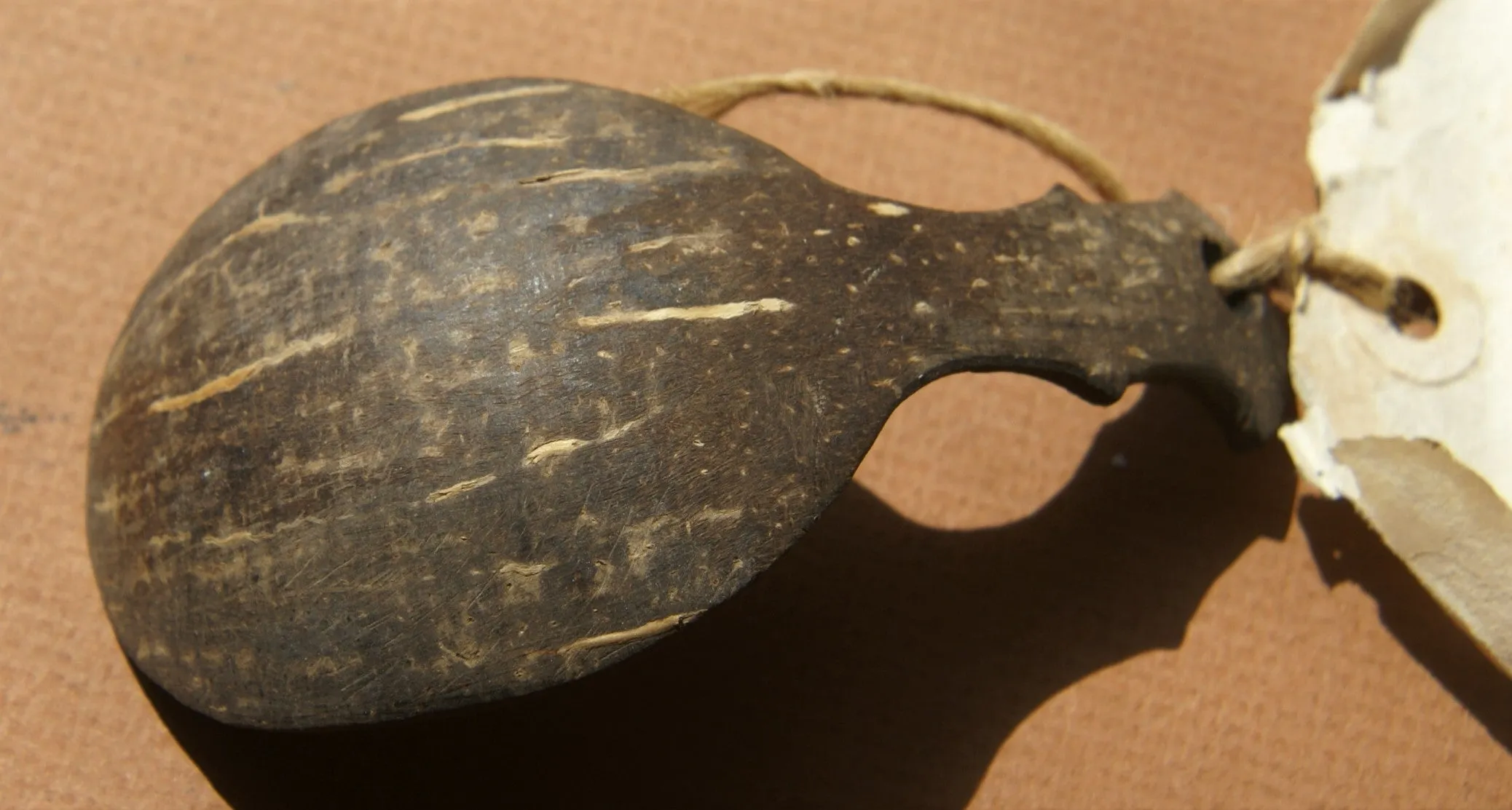 BETEL NUT HABIT PARAPHERNALIA COLLECTION: OLDER VERY RARE & UNIQUE ETHNIC HAND CARVED PRIMITIVE FESTOONED TRIBAL SPOON, HAND CARVED OUT OF COCONUT SHELL, TAMI ISLAND, HUON GULF, SOUTH SEAS, SP7C. GOOD PATINA