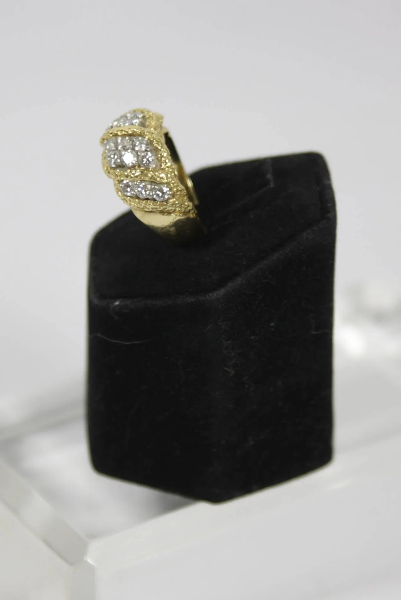 DIAMOND Cut and 18 Karat Textured Gold Ring Size 5