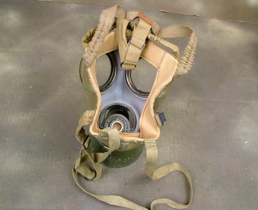 German M.30 Pattern Gas Mask in Carry Can