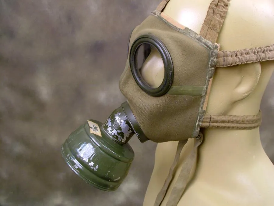 German M.30 Pattern Gas Mask in Carry Can